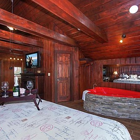 Burnin' Love Gatlinburg Extérieur photo